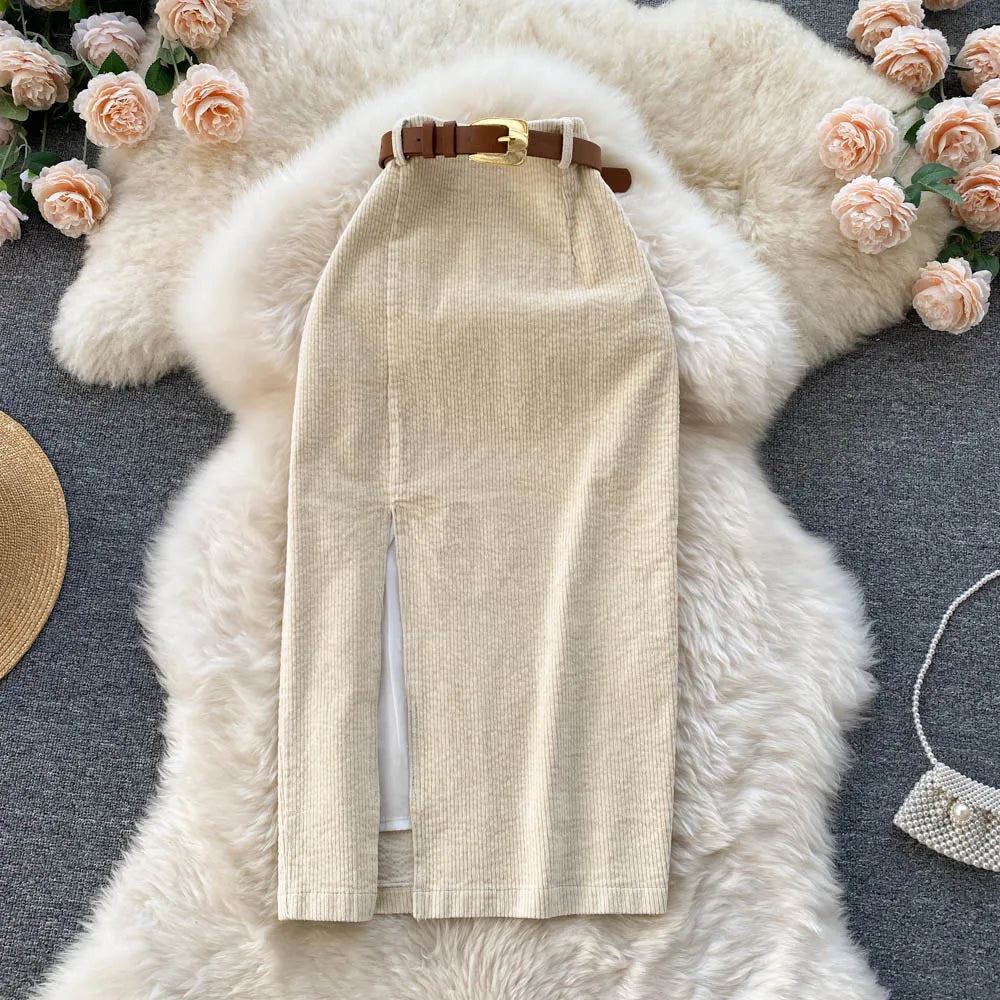 חצאית זמש אילה