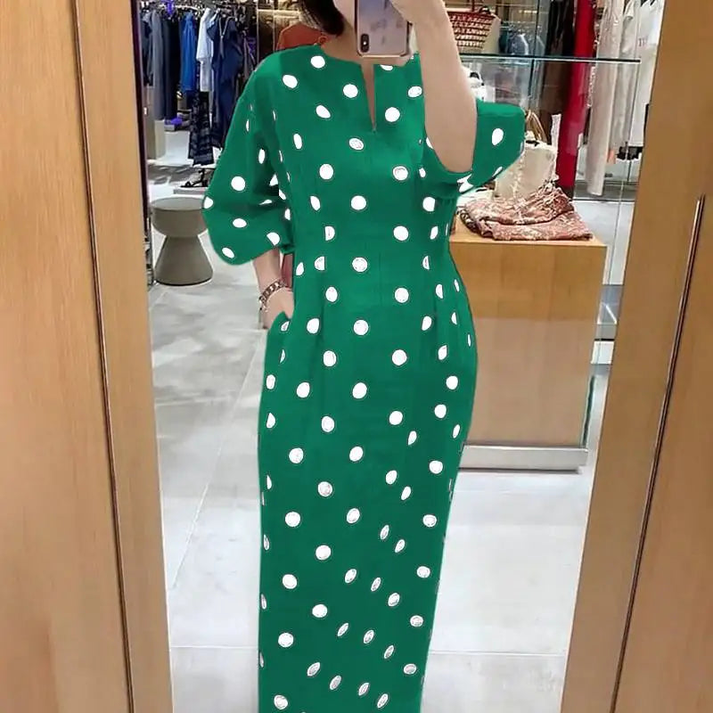 שמלה דגם נקודות