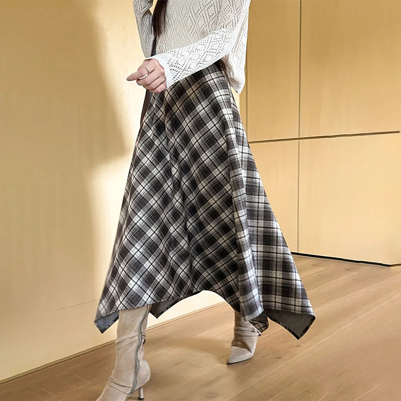 חצאית משובצת דגם עלמה