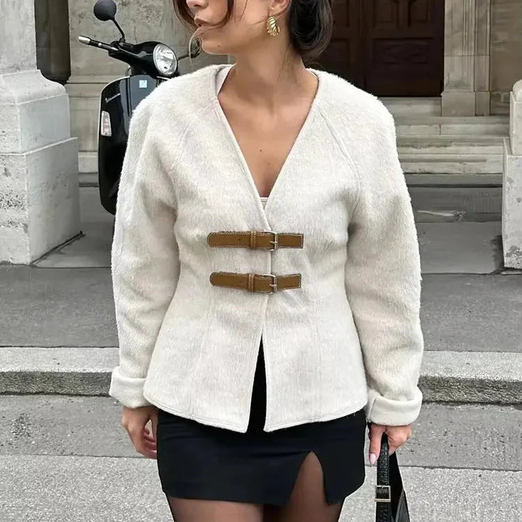 Alysha מעיל צמר בגזרת וי עם אבזמים