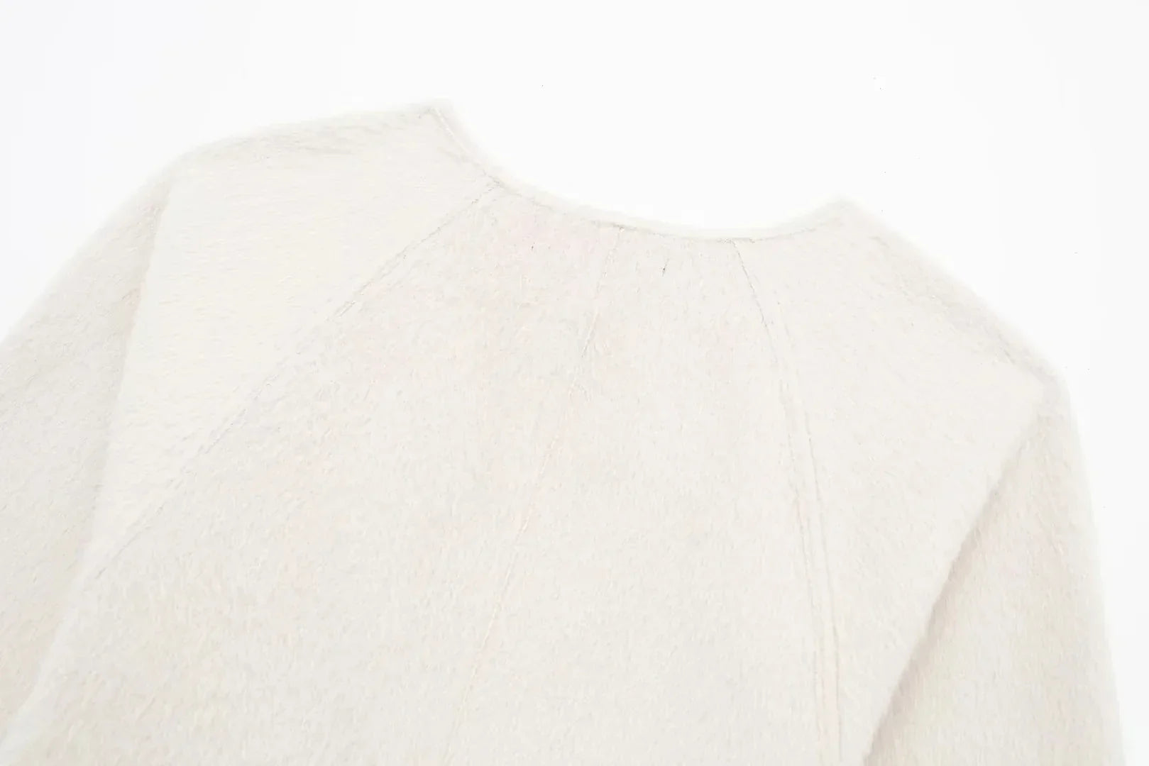 Alysha מעיל צמר בגזרת וי עם אבזמים