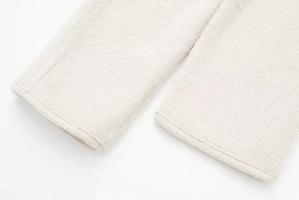 Alysha מעיל צמר בגזרת וי עם אבזמים