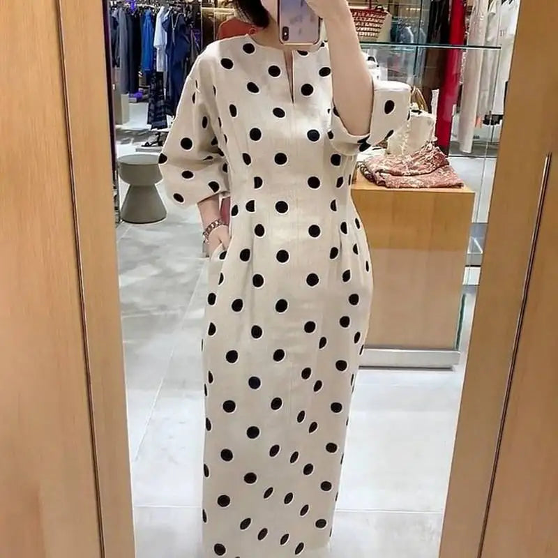 שמלה דגם נקודות